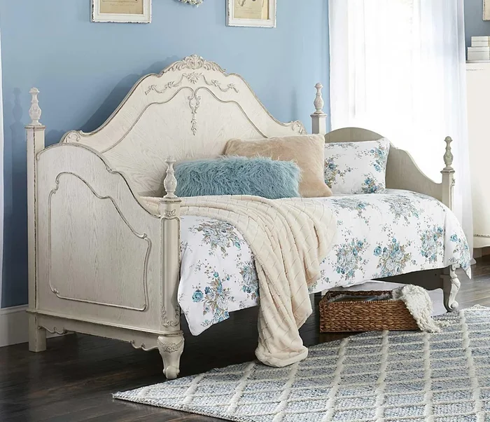 Cinderella Day Bed in Antique White 1386DNW*