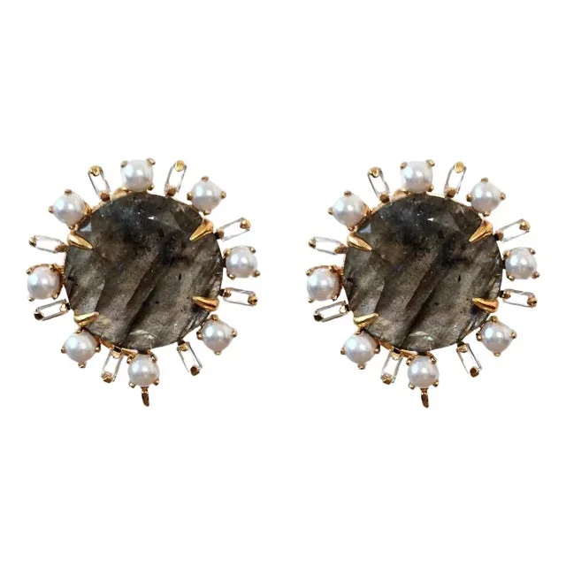 Elsa Studs, Grey, Pierced