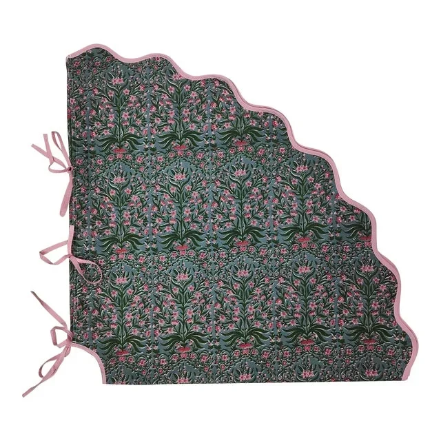 Handmade Scalloped Dark Green Christmas Floral Tree Skirt with Pink Piping
