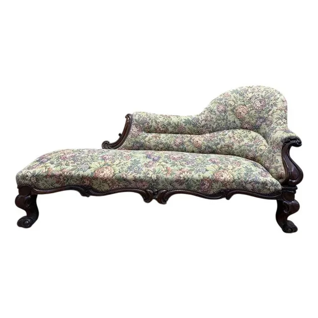 Napoleon III Daybed in Carved Walnut